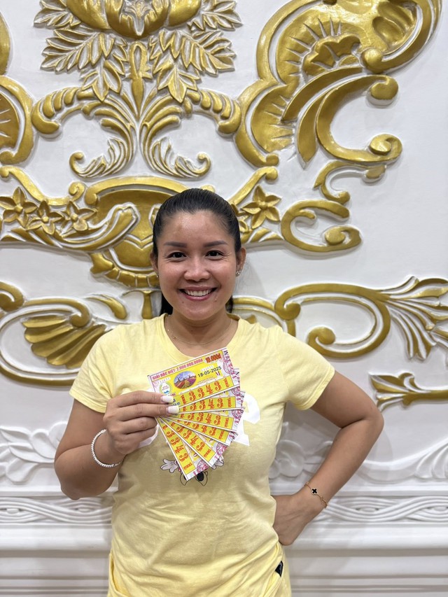 Đi vay 2 triệu không được, vợ chồng nghèo "vét" 30 nghìn trong túi mua vé số, trúng luôn 4 tỷ đồng- Ảnh 2.