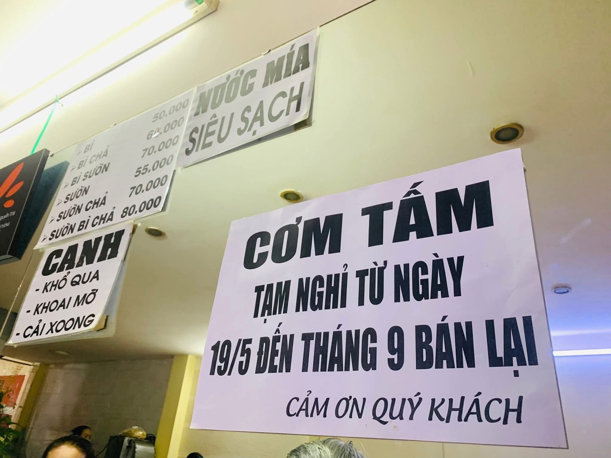 Tiệm cơm lâu năm giữa Quận 1 bỗng nghỉ bán khiến khách tiếc ngẩn ngơ, biết lý do phía sau còn bất ngờ hơn- Ảnh 1.
