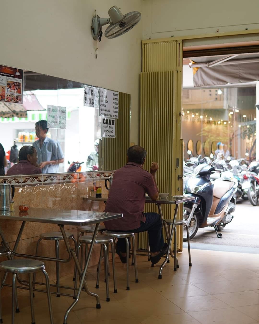 Tiệm cơm lâu năm giữa Quận 1 bỗng nghỉ bán khiến khách tiếc ngẩn ngơ, biết lý do phía sau còn bất ngờ hơn- Ảnh 3.