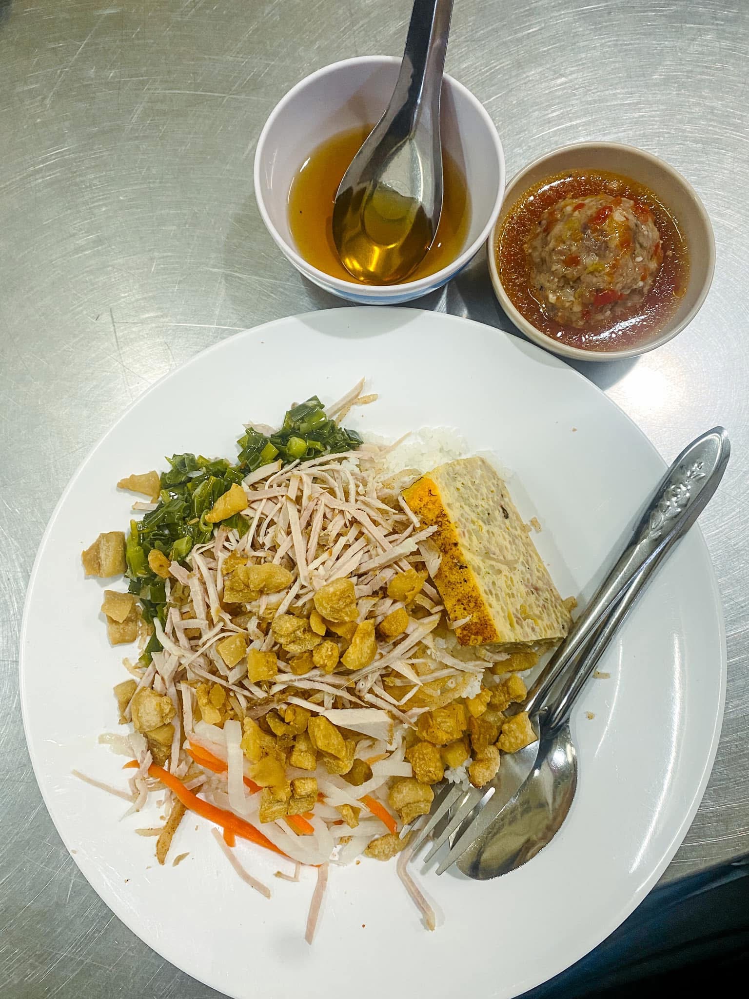 Tiệm cơm lâu năm giữa Quận 1 bỗng nghỉ bán khiến khách tiếc ngẩn ngơ, biết lý do phía sau còn bất ngờ hơn- Ảnh 13.