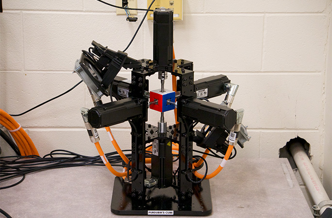 Chuyện gì vậy? 4 cậu sinh viên này vừa đánh bại cả tập đoàn Mitsubishi của Nhật Bản, để tạo ra robot giải Rubik nhanh nhất lịch sử thế giới: Chỉ mất 0,103 giây - chưa đầy nửa cái chớp mắt- Ảnh 3.