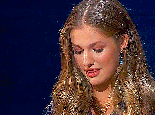 Nàng công cháu xinh đẹp nhất châu Âu hiện tại ra sao ở tuổi 20?- Ảnh 3.