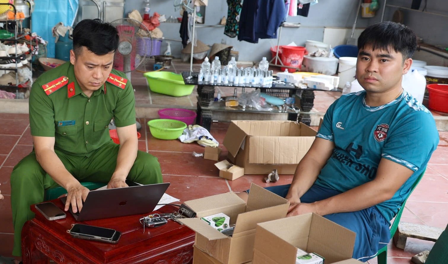 9X tự chế mỹ phẩm tại nhà bán hơn 100.000 đơn hàng trên Shopee, Tiktok- Ảnh 1.