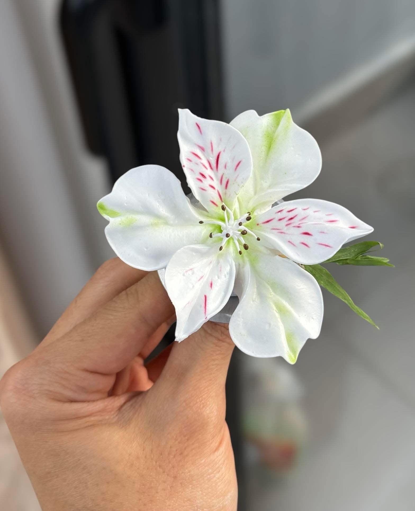 Chàng trai TP.HCM làm hoa bằng kem 'thật còn hơn cả hoa thật'- Ảnh 15.