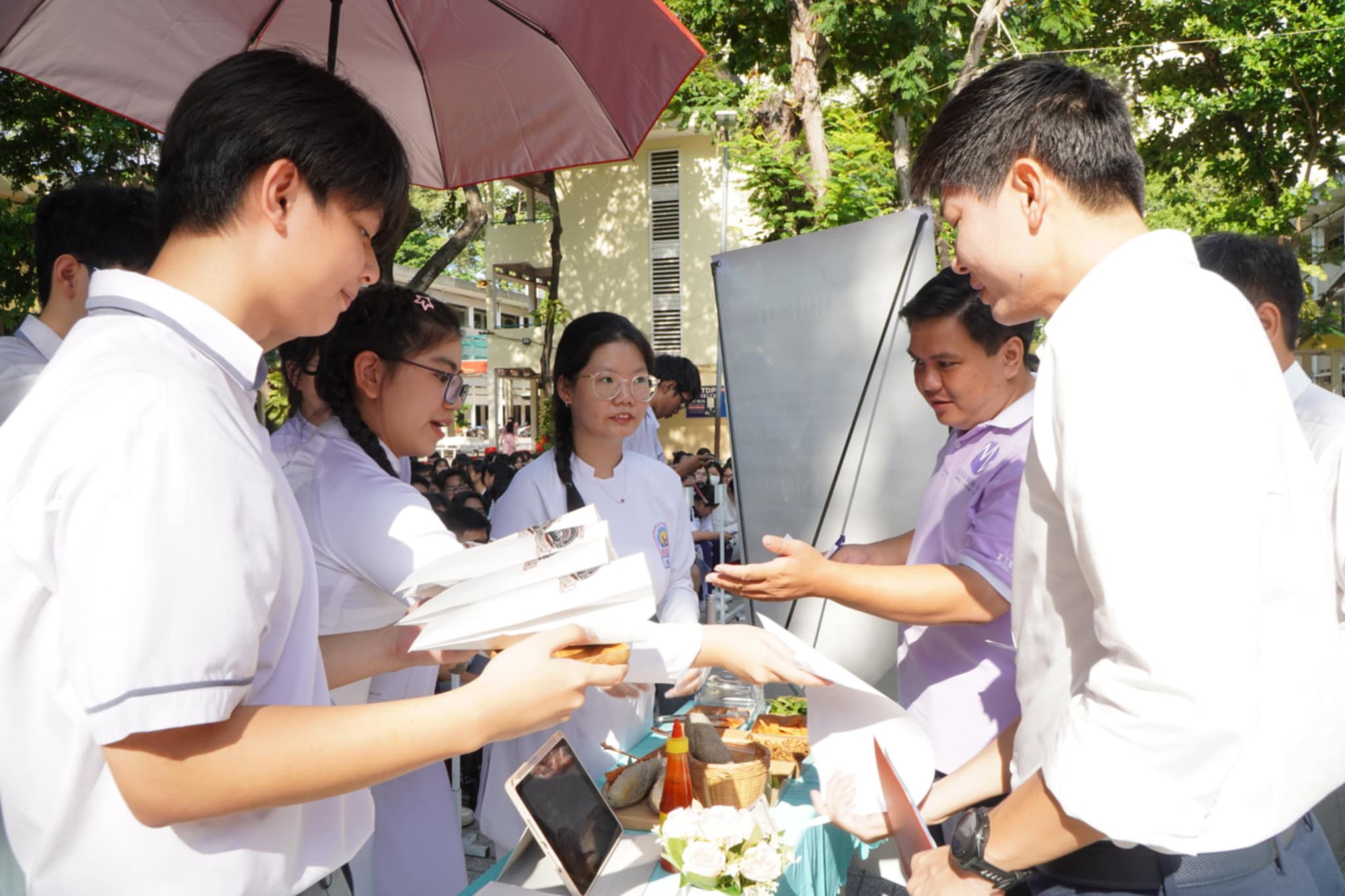 Độc đáo ý tưởng khởi nghiệp của học sinh với vốn chỉ 500.000 đồng- Ảnh 2. Độc đáo ý tưởng khởi nghiệp của học sinh với vốn chỉ 500.000 đồng- Ảnh 2.