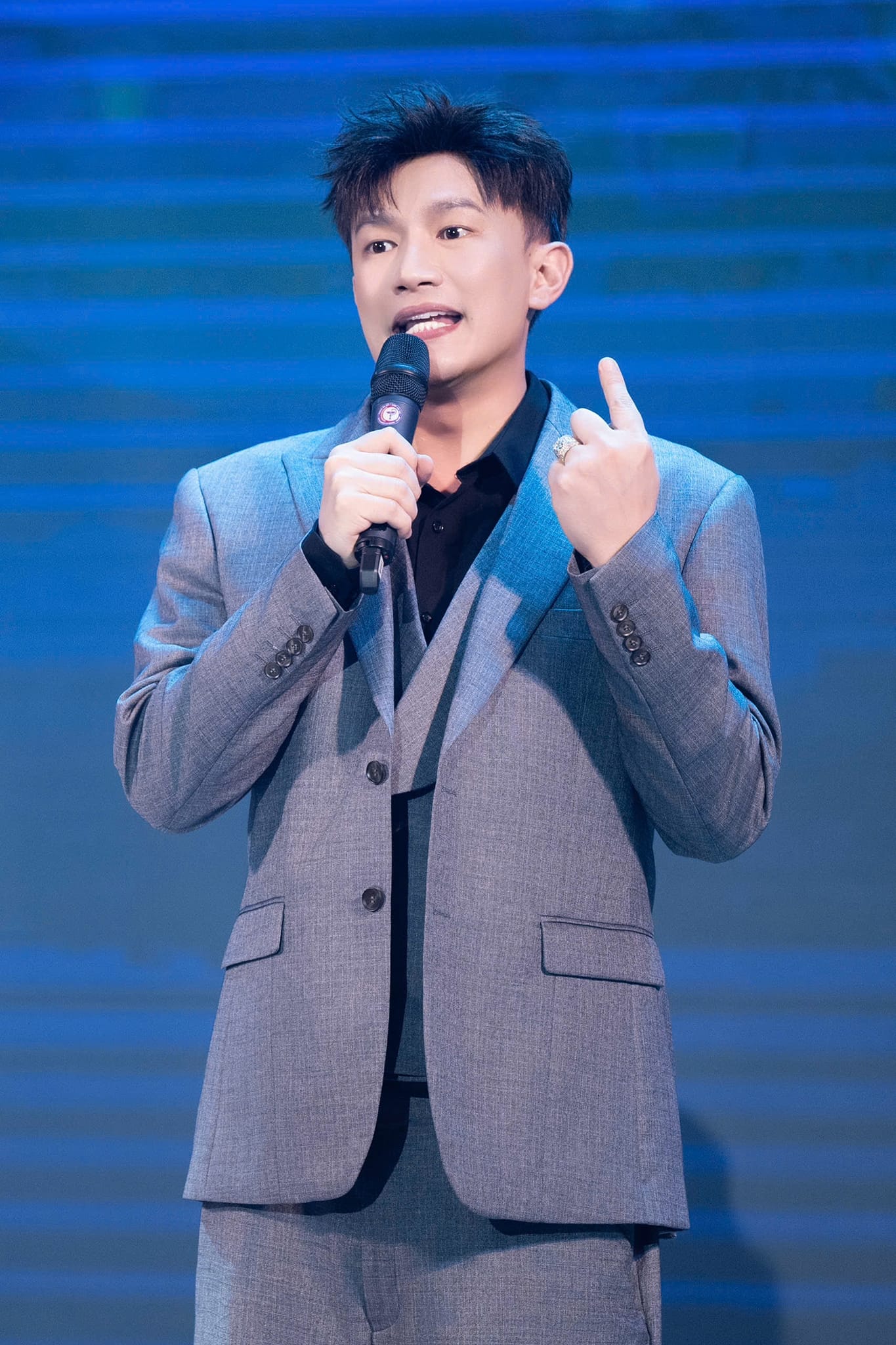 Mối quan hệ giữa Thùy Tiên và Dược sĩ Tiến là gì mà đang bị Mối quan hệ giữa Thùy Tiên và Dược sĩ Tiến là gì mà đang bị