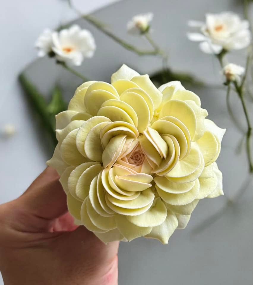 Chàng trai TP.HCM làm hoa bằng kem 'thật còn hơn cả hoa thật'- Ảnh 18.