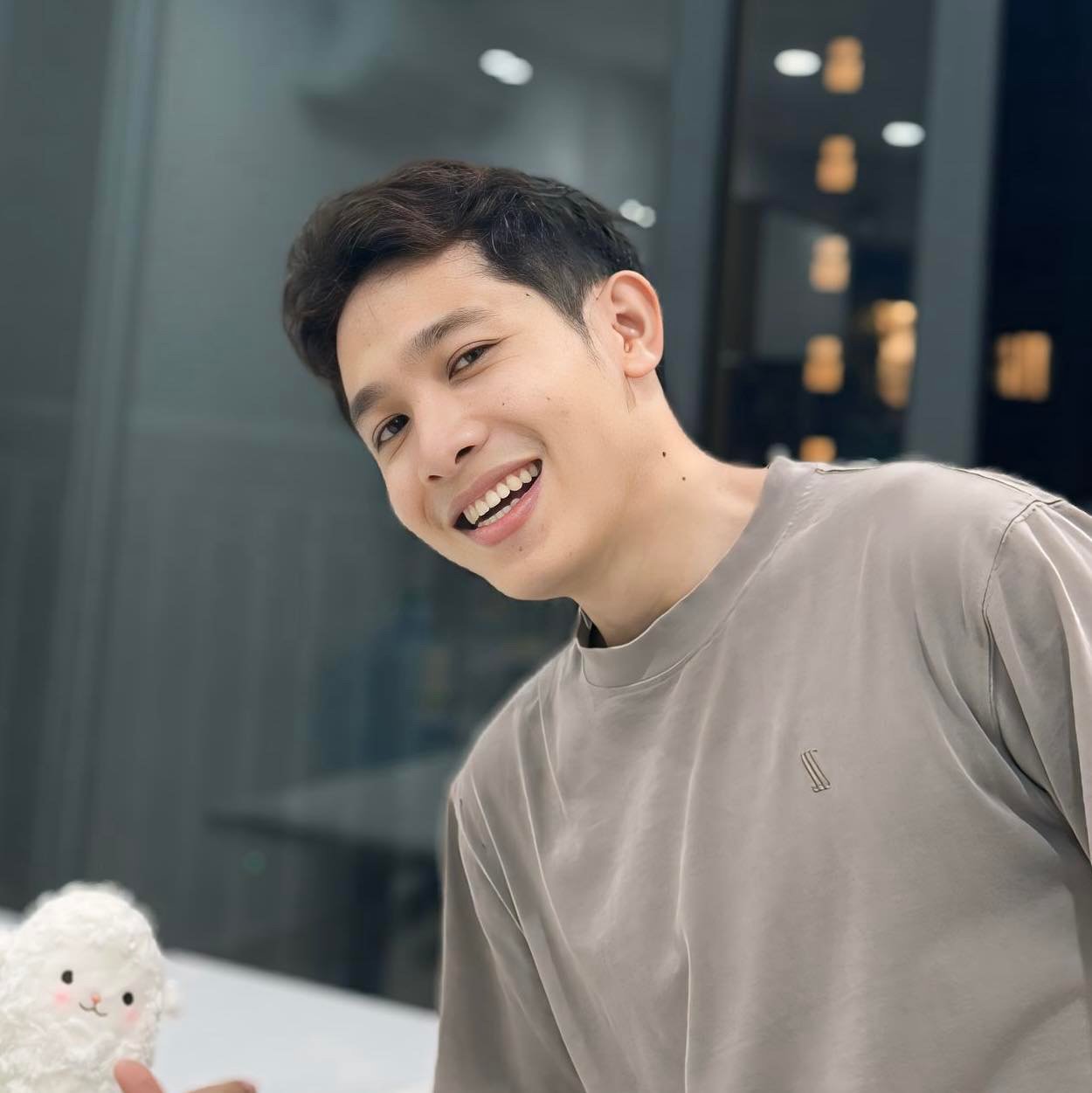 Chàng trai TP.HCM làm hoa bằng kem 'thật còn hơn cả hoa thật'- Ảnh 9.