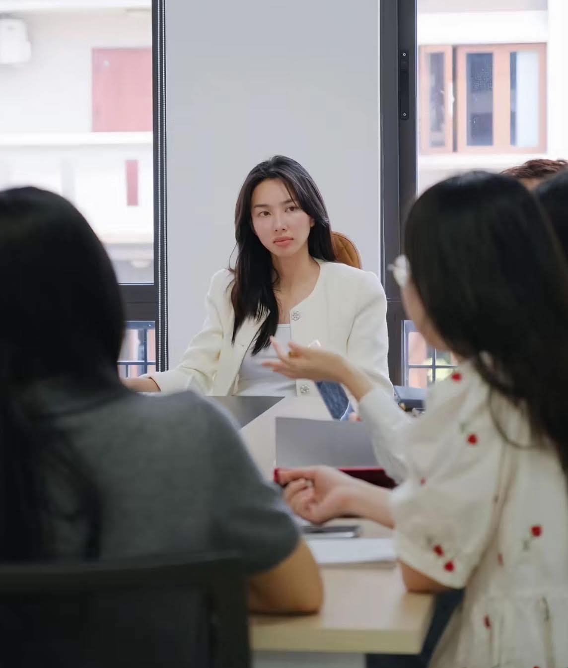 Khởi tố Nguyễn Thúc Thùy Tiên: Khi sự nổi tiếng không thể là vùng miễn trách nhiệm- Ảnh 3.