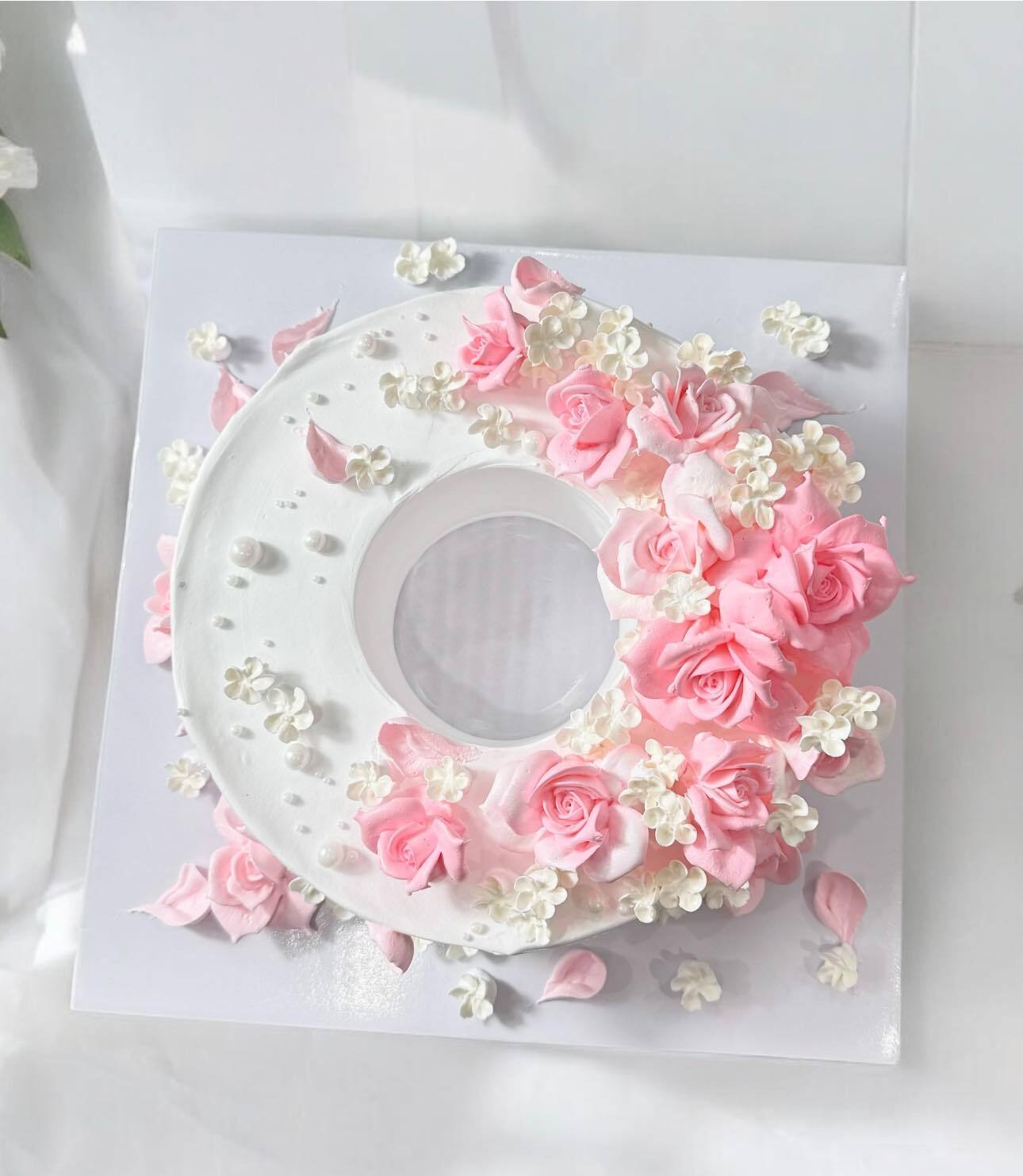 Chàng trai TP.HCM làm hoa bằng kem 'thật còn hơn cả hoa thật'- Ảnh 25.