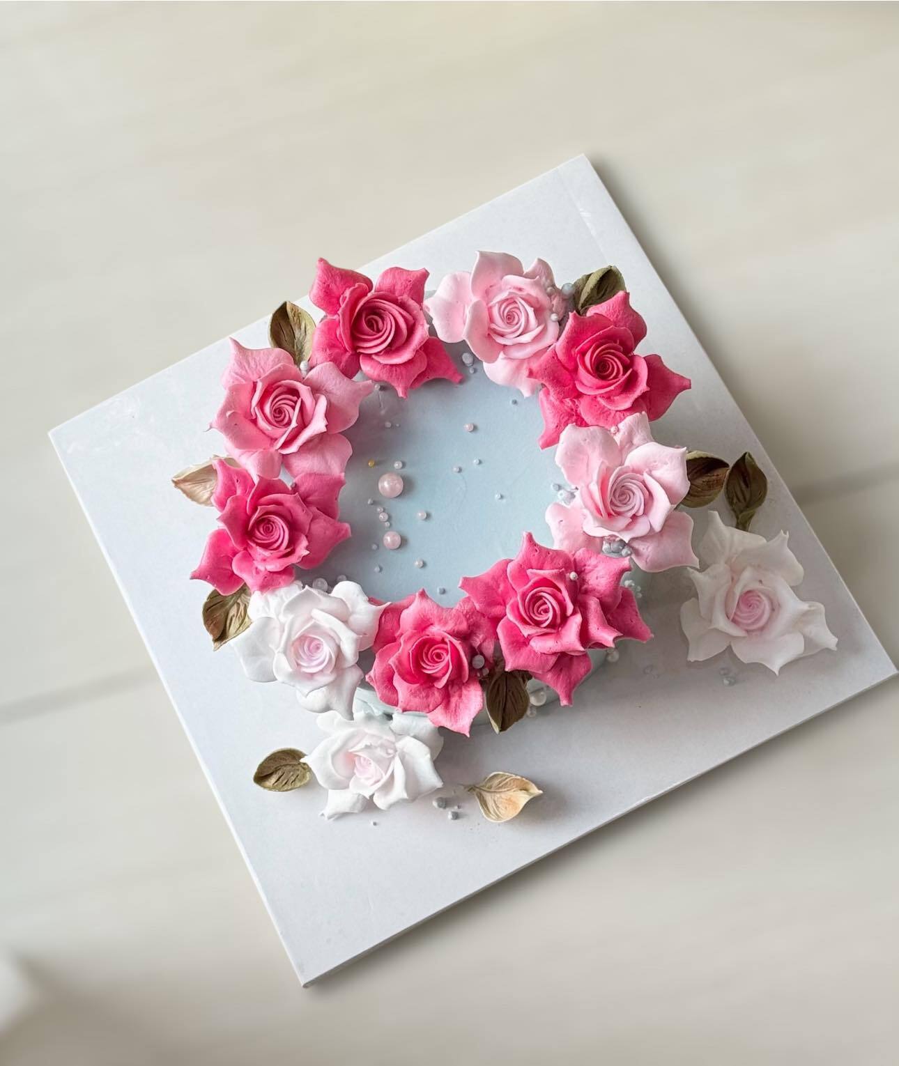 Chàng trai TP.HCM làm hoa bằng kem 'thật còn hơn cả hoa thật'- Ảnh 24.