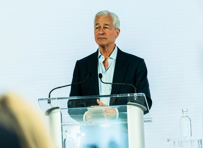 CEO ngân hàng lớn nhất nước Mỹ: Thuế quan chưa "phát huy" hết ảnh hưởng, cảnh báo thị trường chứng khoán có thể giảm 10%- Ảnh 1.