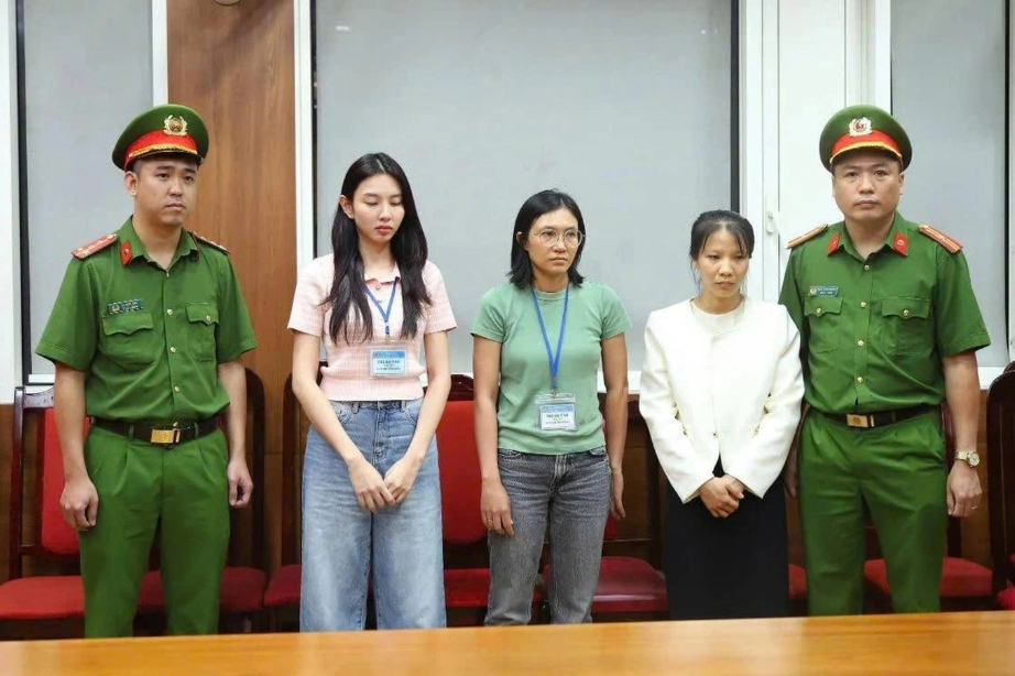 Thùy Tiên đứng trước nguy cơ bị tước vương miện Hoa hậu Hòa Bình Quốc tế: Chủ tịch Nawat nói gì?- Ảnh 1. Thùy Tiên đứng trước nguy cơ bị tước vương miện Hoa hậu Hòa Bình Quốc tế: Chủ tịch Nawat nói gì?- Ảnh 1.