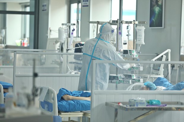 COVID-19 là bệnh truyền nhiễm nhóm B, có cần cách ly?- Ảnh 1.