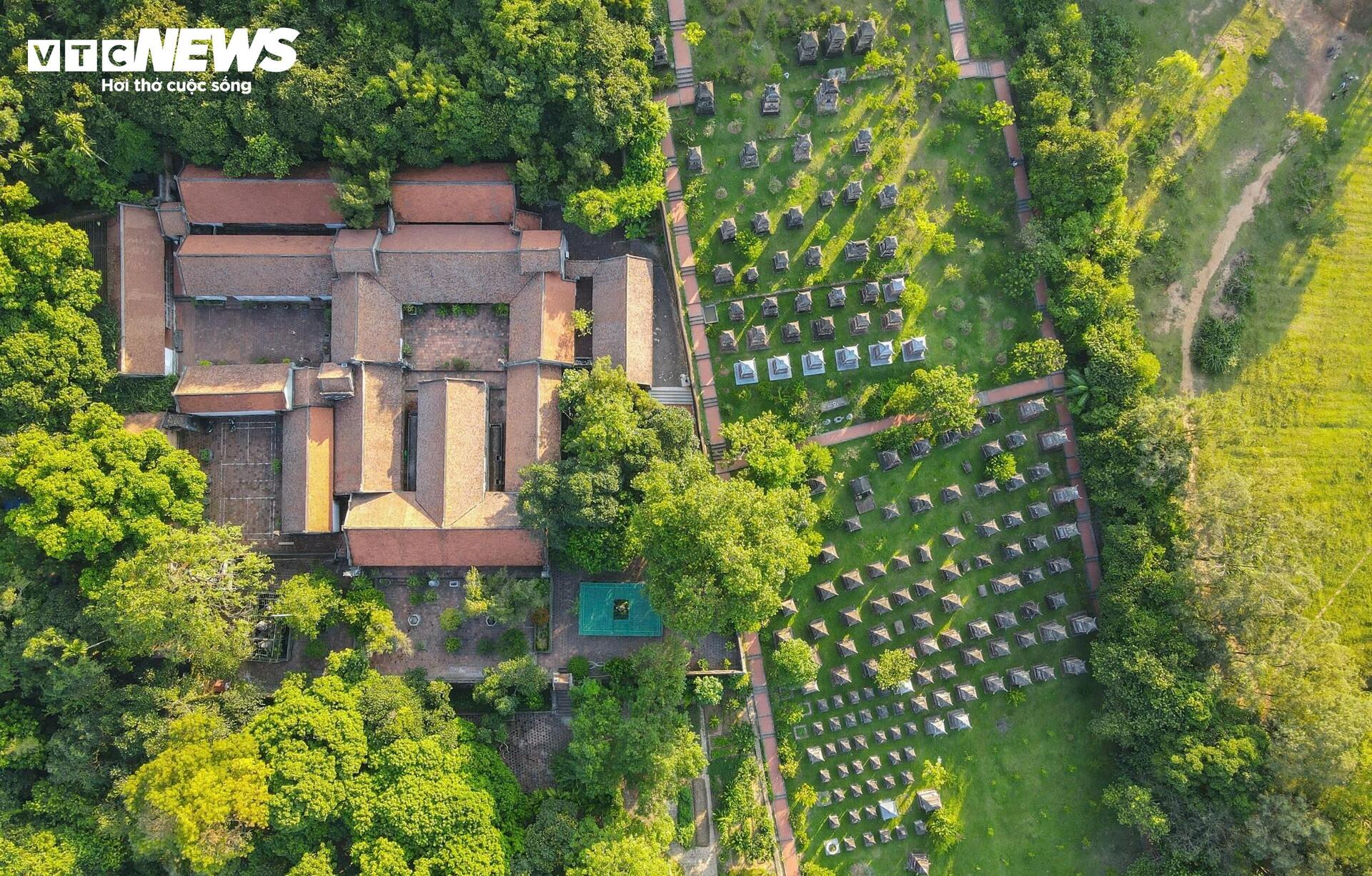 Chiêm ngưỡng ngôi chùa cổ vùng Kinh Bắc có vườn tháp lớn nhất Việt Nam- Ảnh 1.