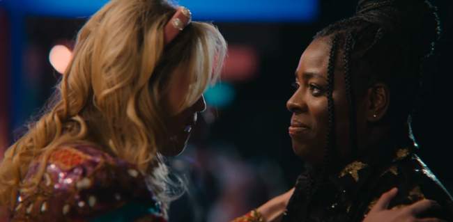 Xem phim Sex Education, tôi xấu hổ vô cùng, giờ mới hiểu vì sao cô giáo lại nhắc khéo "chị nên tiết chế trong việc dạy con"!- Ảnh 1.