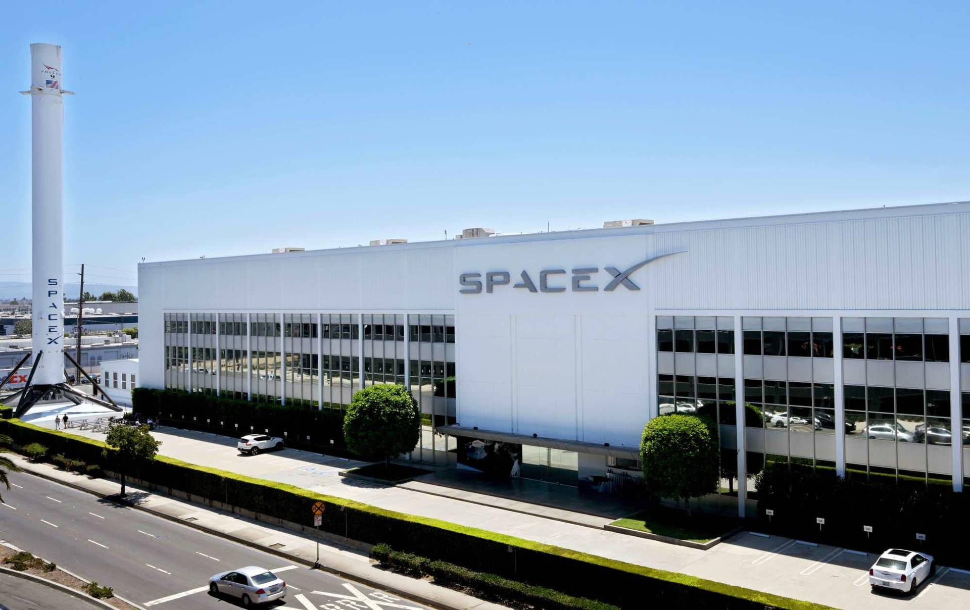 Gặp Bộ trưởng Công thương, lãnh đạo SpaceX cam kết sẽ đầu tư 1,5 tỷ USD vào Việt Nam- Ảnh 1. Gặp Bộ trưởng Công thương, lãnh đạo SpaceX cam kết sẽ đầu tư 1,5 tỷ USD vào Việt Nam- Ảnh 1.
