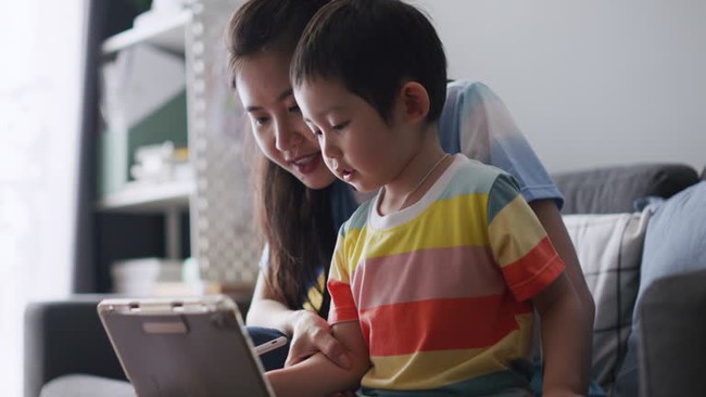 Bà mẹ ở TP.HCM khoe con xếp hạng nhất, nhiều phụ huynh chỉ ra 1 điểm cực vô lý: Vô tư hay cố ý thổi phồng?- Ảnh 1. Bà mẹ ở TP.HCM khoe con xếp hạng nhất, nhiều phụ huynh chỉ ra 1 điểm cực vô lý: Vô tư hay cố ý thổi phồng?- Ảnh 1.