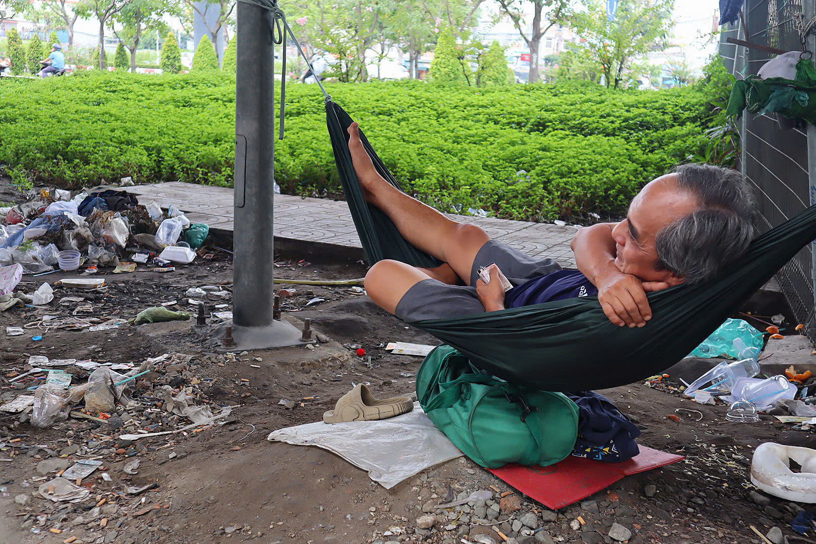 Rác quen mặt, phố quen mùi: Nỗi niềm đô thị TP Hồ Chí Minh- Ảnh 1. Rác quen mặt, phố quen mùi: Nỗi niềm đô thị TP Hồ Chí Minh- Ảnh 1.