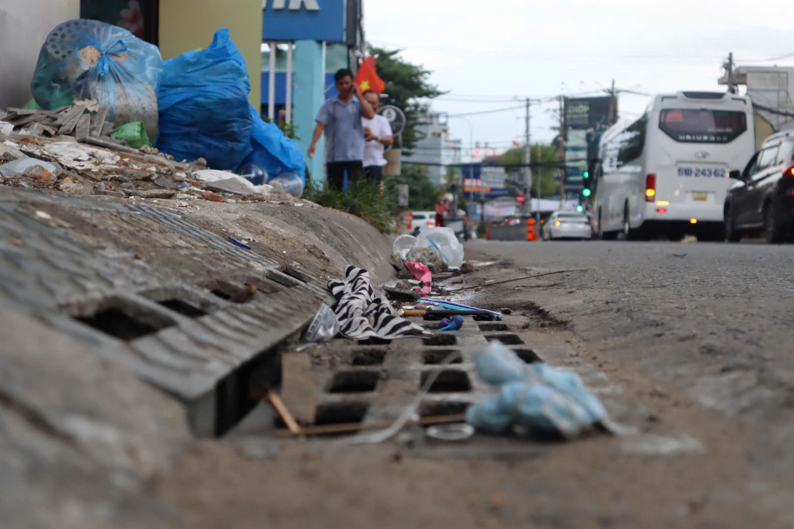 Rác quen mặt, phố quen mùi: Nỗi niềm đô thị TP Hồ Chí Minh- Ảnh 13. Rác quen mặt, phố quen mùi: Nỗi niềm đô thị TP Hồ Chí Minh- Ảnh 13.