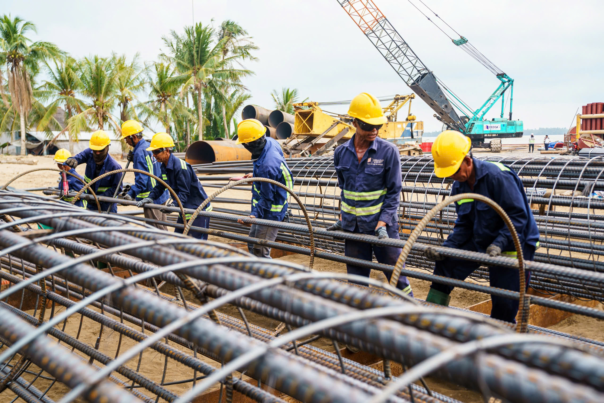 Cầu có trụ tháp cao bằng toà nhà 35 tầng, nhịp chính dài thứ 2 Việt Nam, sẽ rút ngắn 80 km đường từ Cà Mau tới TP.HCM- Ảnh 11. Cầu có trụ tháp cao bằng toà nhà 35 tầng, nhịp chính dài thứ 2 Việt Nam, sẽ rút ngắn 80 km đường từ Cà Mau tới TP.HCM- Ảnh 11.