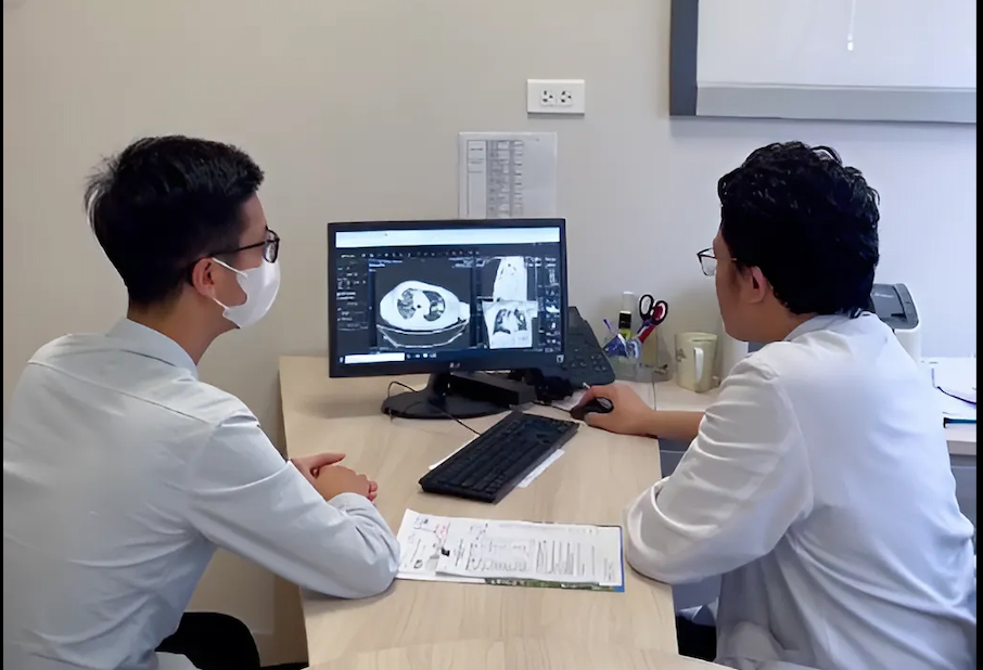 Người trẻ mắc ung thư giai đoạn muộn có 1 điểm chung, bác sĩ thốt lên "đây là rào cản lớn"- Ảnh 1. Người trẻ mắc ung thư giai đoạn muộn có 1 điểm chung, bác sĩ thốt lên "đây là rào cản lớn"- Ảnh 1.