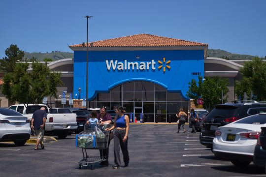 Bão sa thải càn quét: Walmart tuyên bố cắt giảm 1.500 nhân viên mảng công nghệ, TMĐT, quảng cáo để tận dụng AI- Ảnh 3.