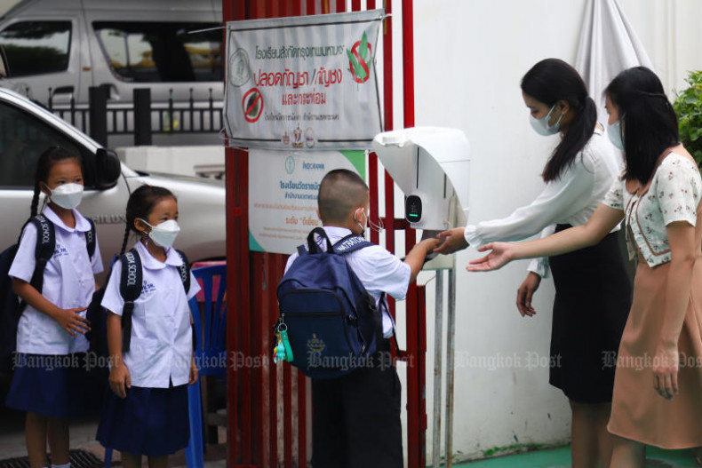Thái Lan ghi nhận hơn 50.000 ca mắc COVID-19 nhưng chưa đạt đỉnh- Ảnh 3. Thái Lan ghi nhận hơn 50.000 ca mắc COVID-19 nhưng chưa đạt đỉnh- Ảnh 3.