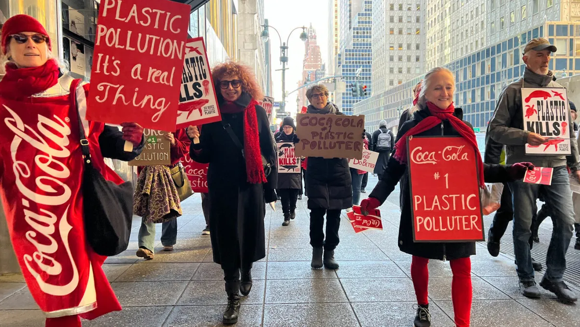 Người tiêu dùng toàn cầu kêu gọi tẩy chay Coca-Cola- Ảnh 3.