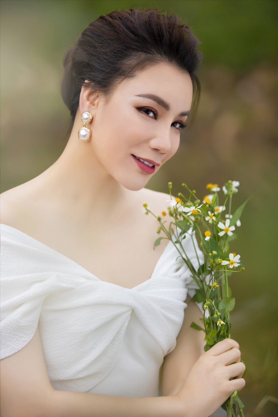 Đám cưới siêu đặc biệt của Hồ Quỳnh Hương gây sốt trên cả báo Mỹ, Trung Quốc- Ảnh 6. Đám cưới siêu đặc biệt của Hồ Quỳnh Hương gây sốt trên cả báo Mỹ, Trung Quốc- Ảnh 6.