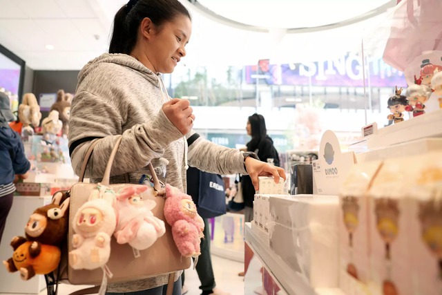 Mặc kệ thương chiến Mỹ - Trung, nữ sinh y khoa chi đến 5,2 triệu mua thứ này để "đầu tư cho cảm xúc"- Ảnh 3.