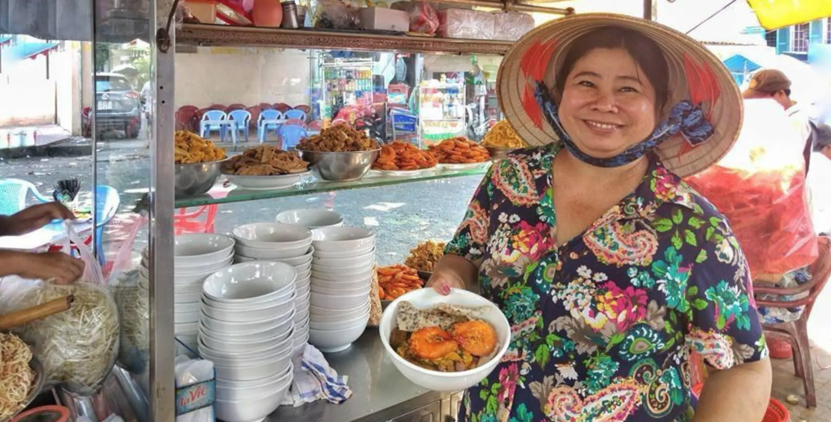"Lunch Lady" - người phụ nữ Việt Nam vừa mất khiến truyền thông và dân mạng quốc tế đều tiếc nuối là ai?- Ảnh 4. "Lunch Lady" - người phụ nữ Việt Nam vừa mất khiến truyền thông và dân mạng quốc tế đều tiếc nuối là ai?- Ảnh 4.