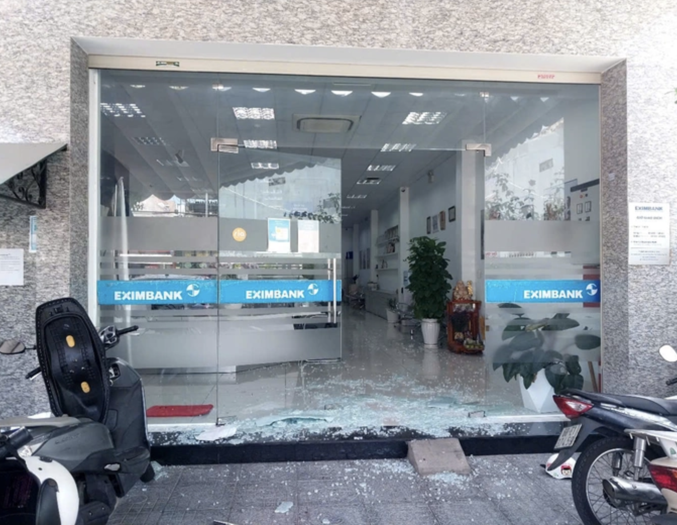 Eximbank lên tiếng về vụ xông vào phòng giao dịch cướp rổ tiền ở TP Vũng Tàu- Ảnh 1.