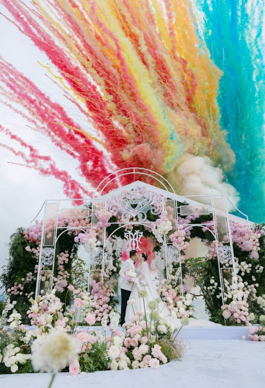 Đám cưới siêu đặc biệt của Hồ Quỳnh Hương gây sốt trên cả báo Mỹ, Trung Quốc- Ảnh 2. Đám cưới siêu đặc biệt của Hồ Quỳnh Hương gây sốt trên cả báo Mỹ, Trung Quốc- Ảnh 2.