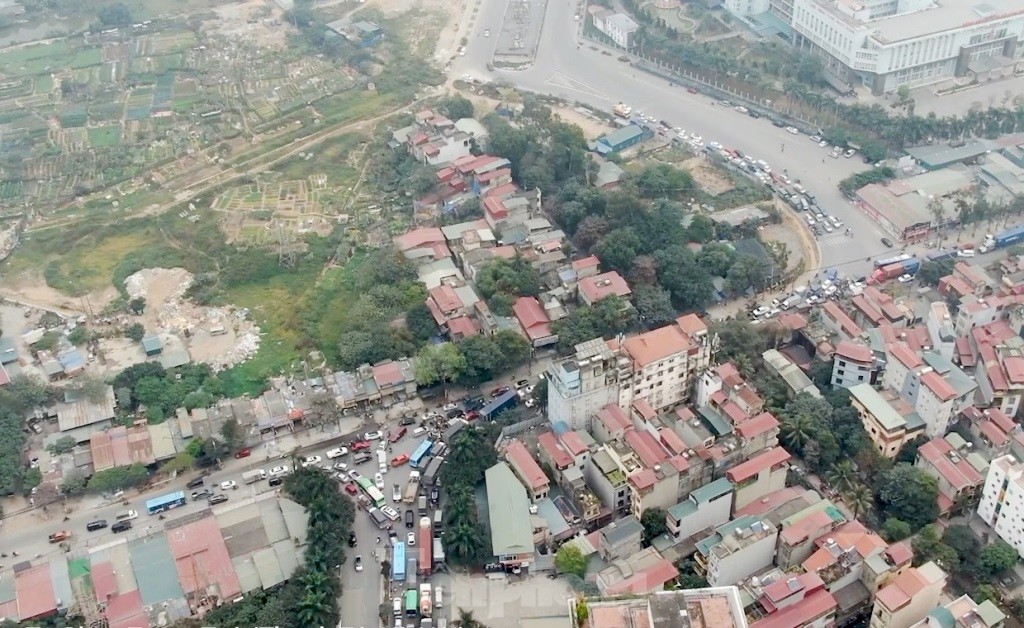 Nút giao 'dị dạng' vì mặt bằng chưa giải phóng xong- Ảnh 5.