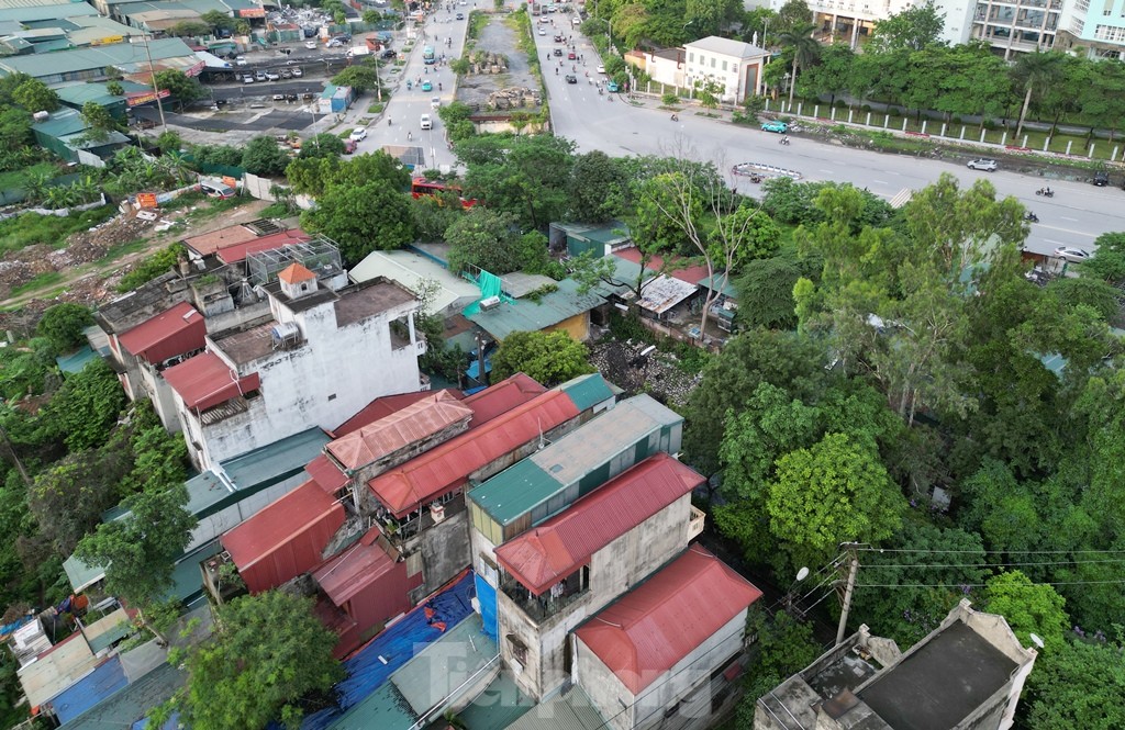 Nút giao 'dị dạng' vì mặt bằng chưa giải phóng xong- Ảnh 6.