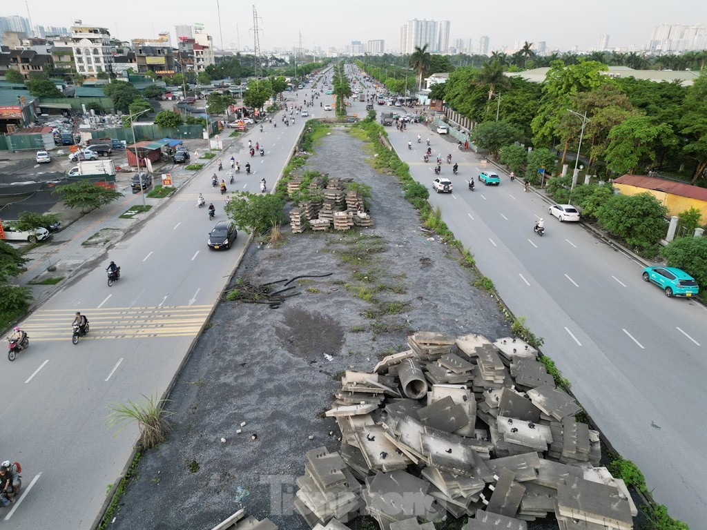 Nút giao 'dị dạng' vì mặt bằng chưa giải phóng xong- Ảnh 7.
