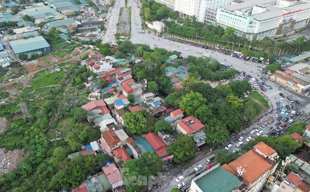 Nút giao 'dị dạng' vì mặt bằng chưa giải phóng xong- Ảnh 8.