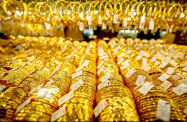 Giá vàng thế giới tăng vọt, bitcoin chạm mốc cao nhất mọi thời đại- Ảnh 1. Giá vàng thế giới tăng vọt, bitcoin chạm mốc cao nhất mọi thời đại- Ảnh 1.