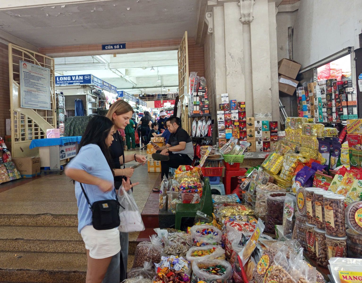 Chợ Đồng Xuân – chợ lớn nhất miền Bắc: Từ trung tâm buôn bán xưa đến "siêu thị" đầu mối hiện đại của tiểu thương Việt- Ảnh 4.