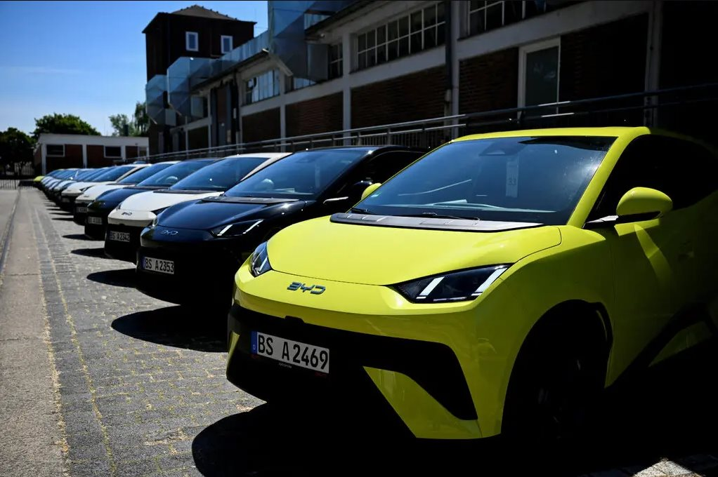Lần đầu tiên trong lịch sử, BYD vượt mặt Tesla tại Châu Âu, người dân xóa bỏ định kiến, chấp nhận mua xe điện Trung Quốc- Ảnh 2. Lần đầu tiên trong lịch sử, BYD vượt mặt Tesla tại Châu Âu, người dân xóa bỏ định kiến, chấp nhận mua xe điện Trung Quốc- Ảnh 2.