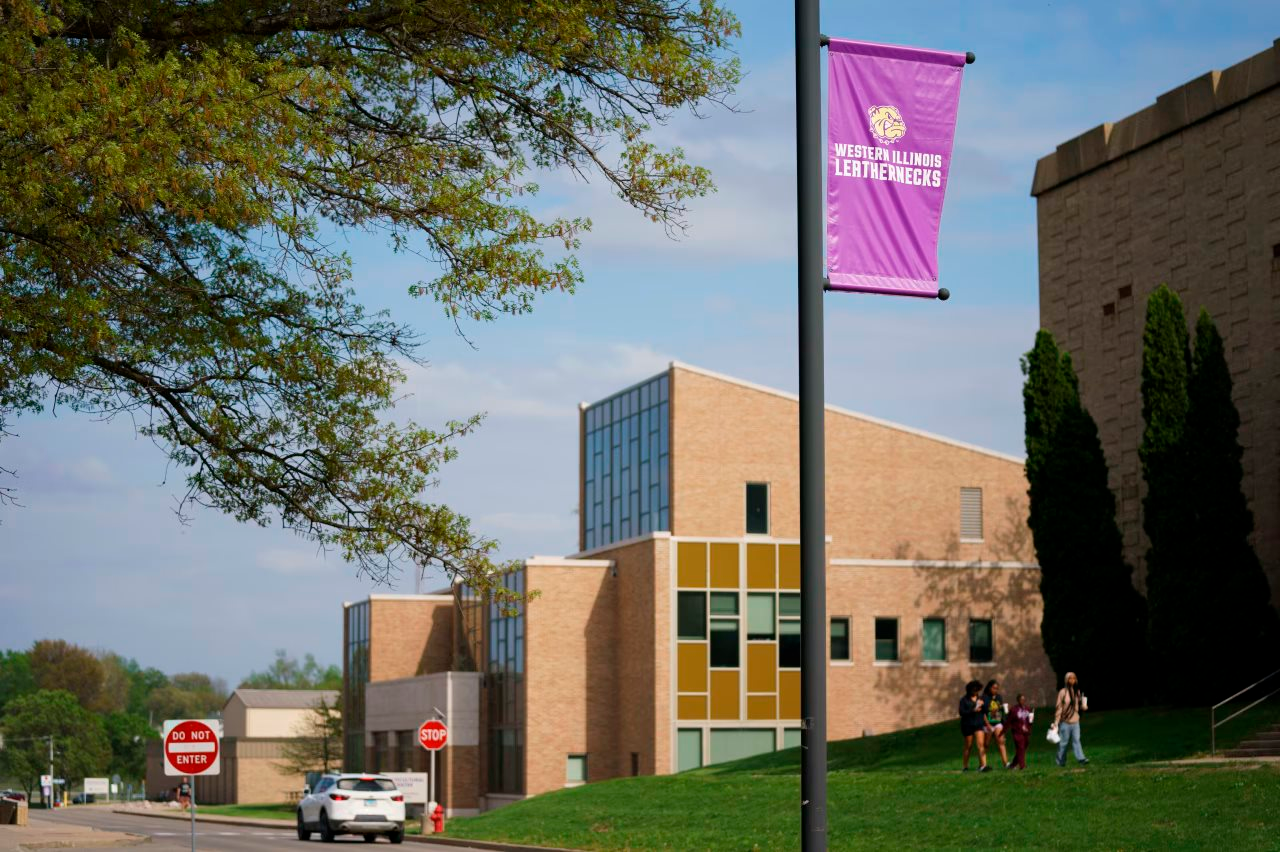Abandoned student village of 800 people, university loses more than 5,000 students, entire town 'evaporates' 23% of population: The dark side of the US education industry - Photo 1.