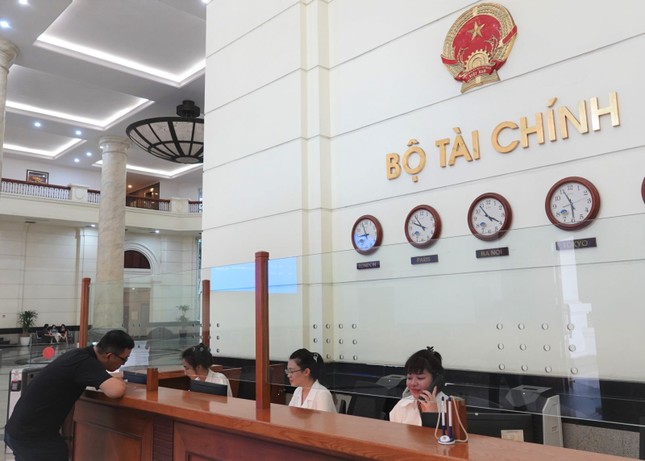 Bộ Tài chính có hơn 10.400 người nghỉ hưu trước tuổi- Ảnh 1.