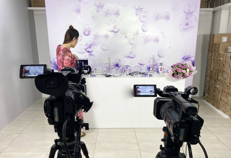 Ma trận quảng cáo: Khi người nổi tiếng “đánh cắp” niềm tin của người tiêu dùng- Ảnh 3. Ma trận quảng cáo: Khi người nổi tiếng “đánh cắp” niềm tin của người tiêu dùng- Ảnh 3.