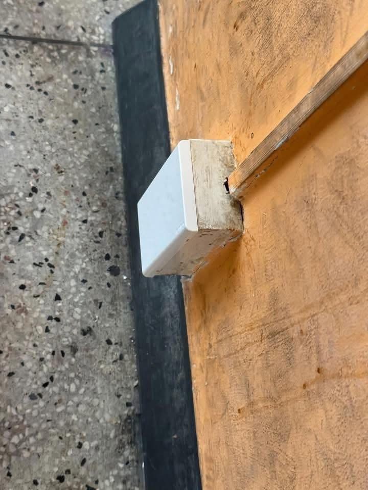 Xôn xao chuỗi cà phê The Coffee House bịt ổ điện, cộng đồng mạng dậy sóng: “Đuổi khéo” khách ngồi lâu?- Ảnh 1. Xôn xao chuỗi cà phê The Coffee House bịt ổ điện, cộng đồng mạng dậy sóng: “Đuổi khéo” khách ngồi lâu?- Ảnh 1.