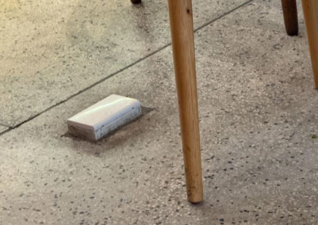 Xôn xao chuỗi cà phê The Coffee House bịt ổ điện, cộng đồng mạng dậy sóng: “Đuổi khéo” khách ngồi lâu?- Ảnh 2. Xôn xao chuỗi cà phê The Coffee House bịt ổ điện, cộng đồng mạng dậy sóng: “Đuổi khéo” khách ngồi lâu?- Ảnh 2.