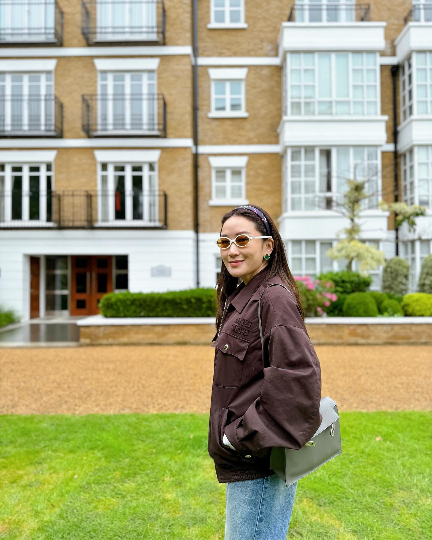 Nữ Thủ tướng trẻ nhất Thái Lan: Người sành chơi hàng hiệu thứ thiệt từ chính trường đến đời thường- Ảnh 10. Nữ Thủ tướng trẻ nhất Thái Lan: Người sành chơi hàng hiệu thứ thiệt từ chính trường đến đời thường- Ảnh 10.