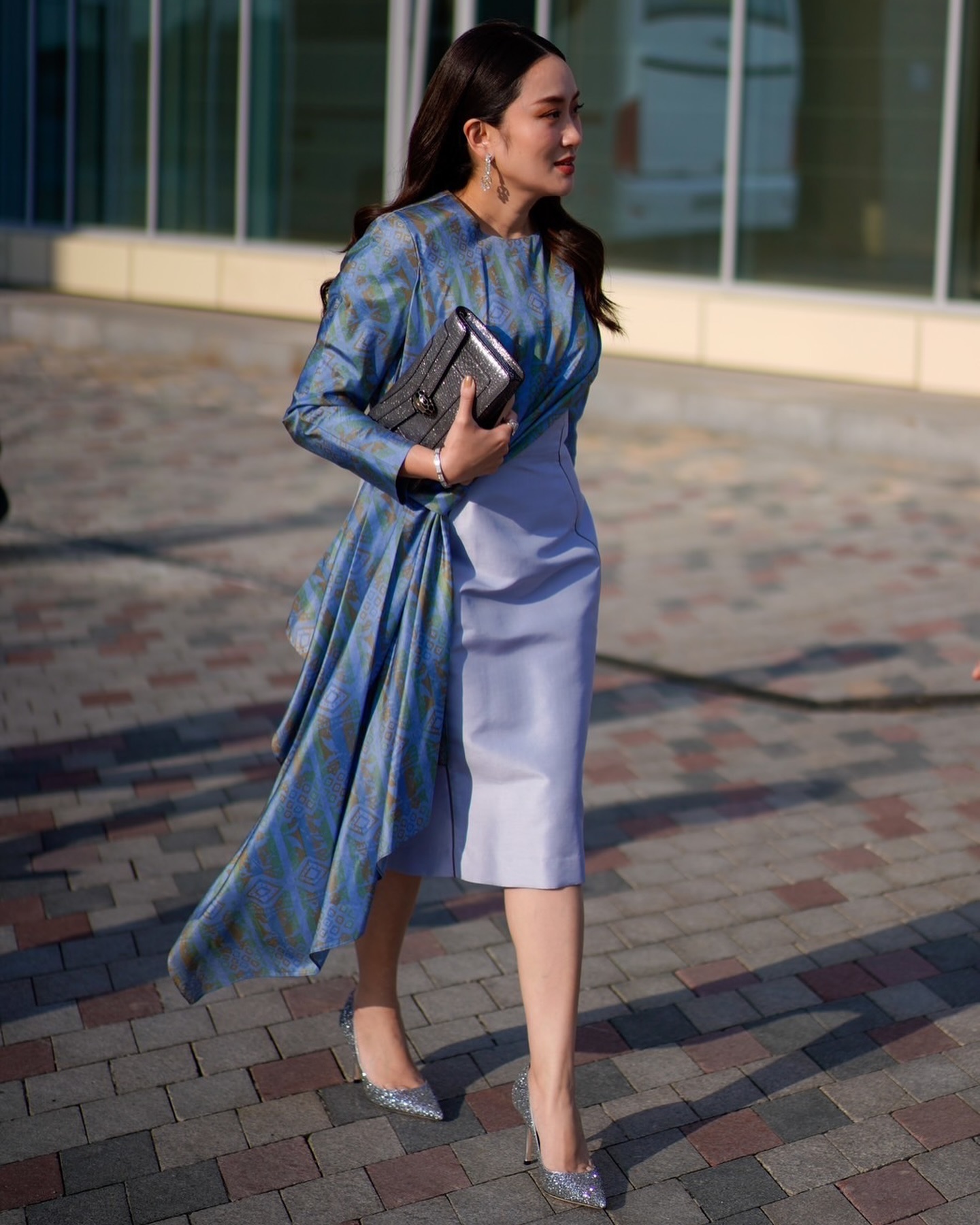 Nữ Thủ tướng trẻ nhất Thái Lan: Người sành chơi hàng hiệu thứ thiệt từ chính trường đến đời thường- Ảnh 5. Nữ Thủ tướng trẻ nhất Thái Lan: Người sành chơi hàng hiệu thứ thiệt từ chính trường đến đời thường- Ảnh 5.