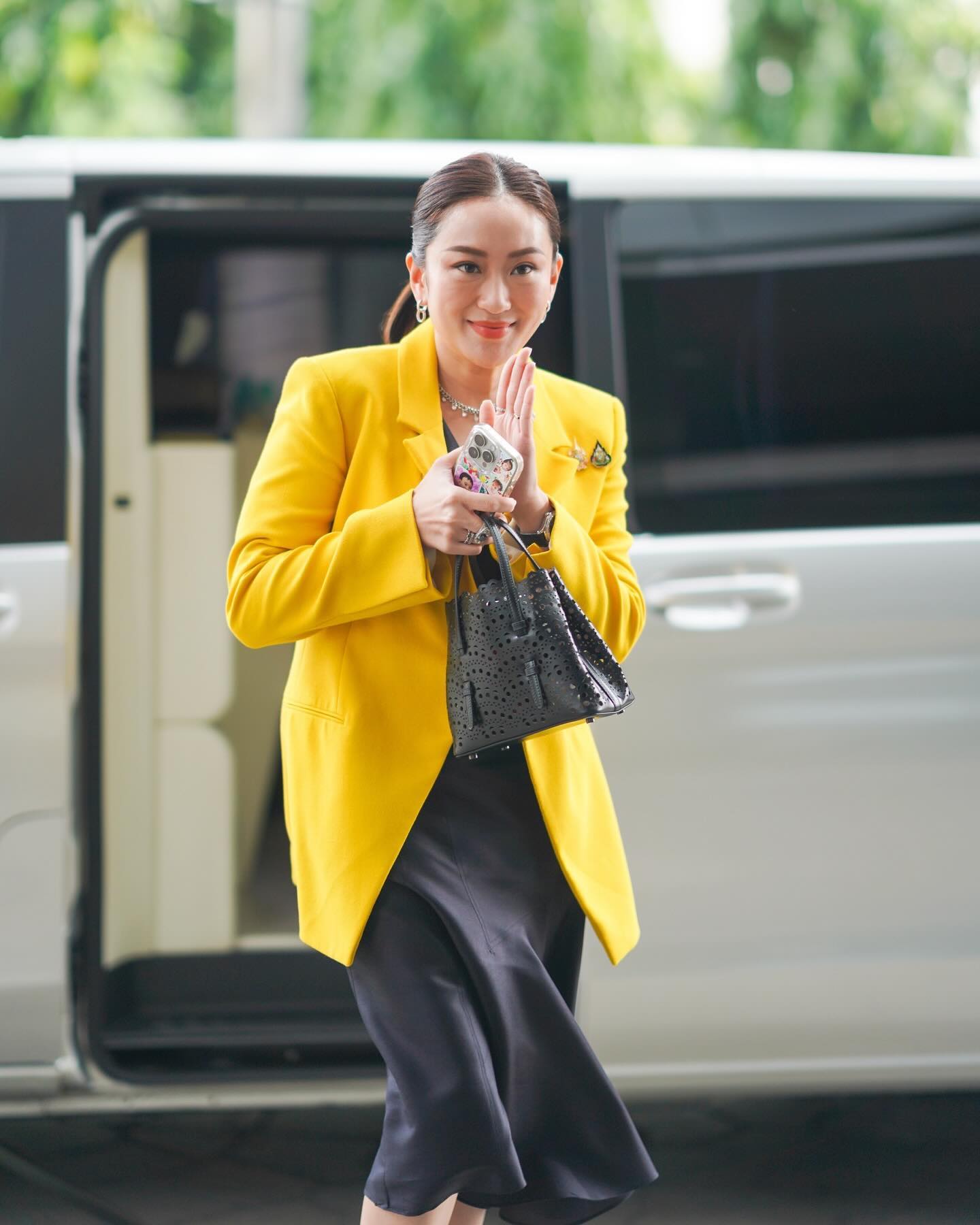 Nữ Thủ tướng trẻ nhất Thái Lan: Người sành chơi hàng hiệu thứ thiệt từ chính trường đến đời thường- Ảnh 3. Nữ Thủ tướng trẻ nhất Thái Lan: Người sành chơi hàng hiệu thứ thiệt từ chính trường đến đời thường- Ảnh 3.