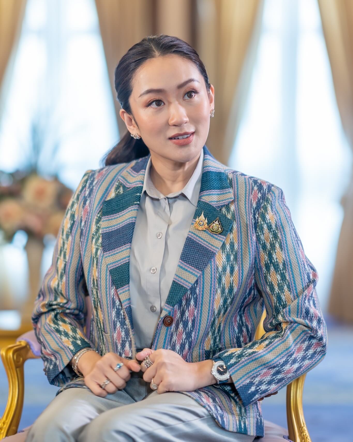 Nữ Thủ tướng trẻ nhất Thái Lan: Người sành chơi hàng hiệu thứ thiệt từ chính trường đến đời thường- Ảnh 4. Nữ Thủ tướng trẻ nhất Thái Lan: Người sành chơi hàng hiệu thứ thiệt từ chính trường đến đời thường- Ảnh 4.